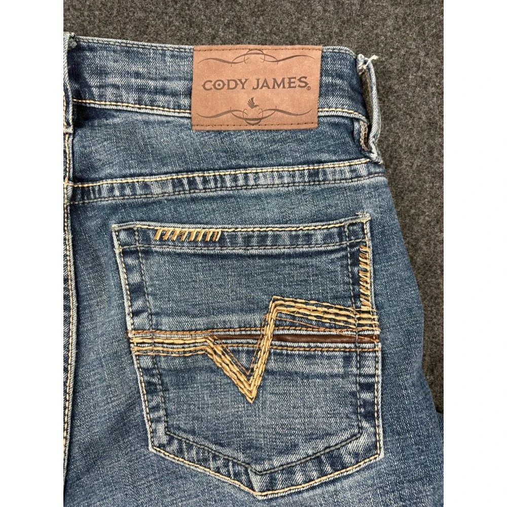 Cody James Mens Medium Wash Bootcut Western Denim Jeans 31x32 (FITS 32x31)